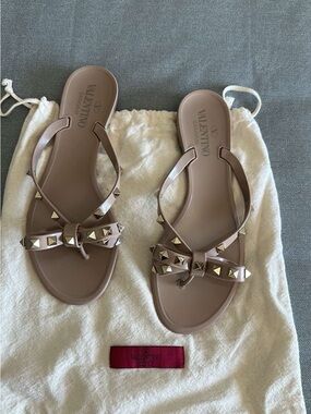 Valentino Nude Tan Rockstud Bow Thong Sandals